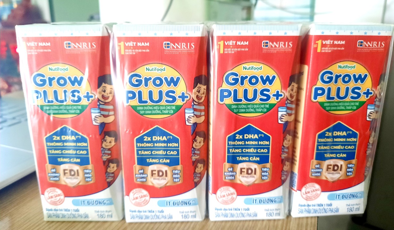 Sữa bột pha sẵn Grow Plus+ đỏ 180ml