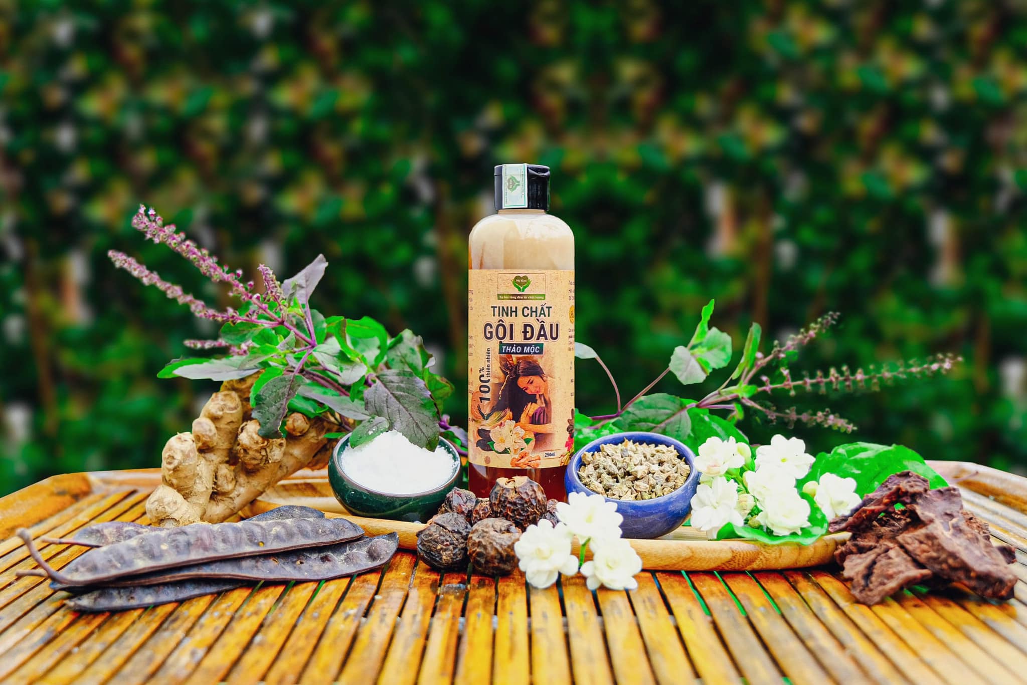 Tinh chất gội đầu thảo mộc mẹ ken