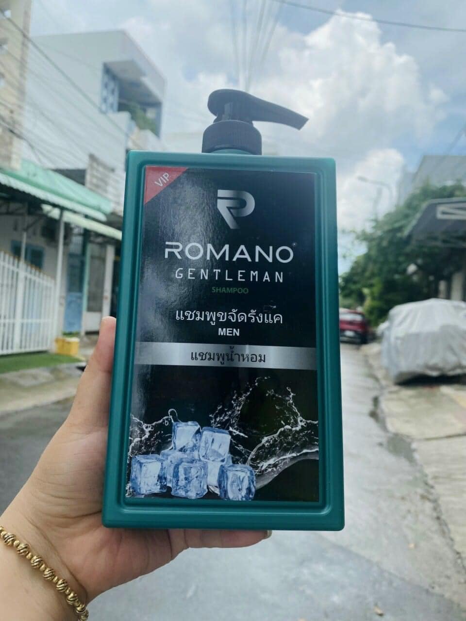 Combo 2 chai dầu gội romano chuẩn thái lan 800ml dầu gội romano chuẩn thái lan 800ml dầu gội romano chuẩn thái lan 800ml dầu gội romano vip dành cho nam, mùi thơm cực cuốn hút, nam tính mạnh mẽ."