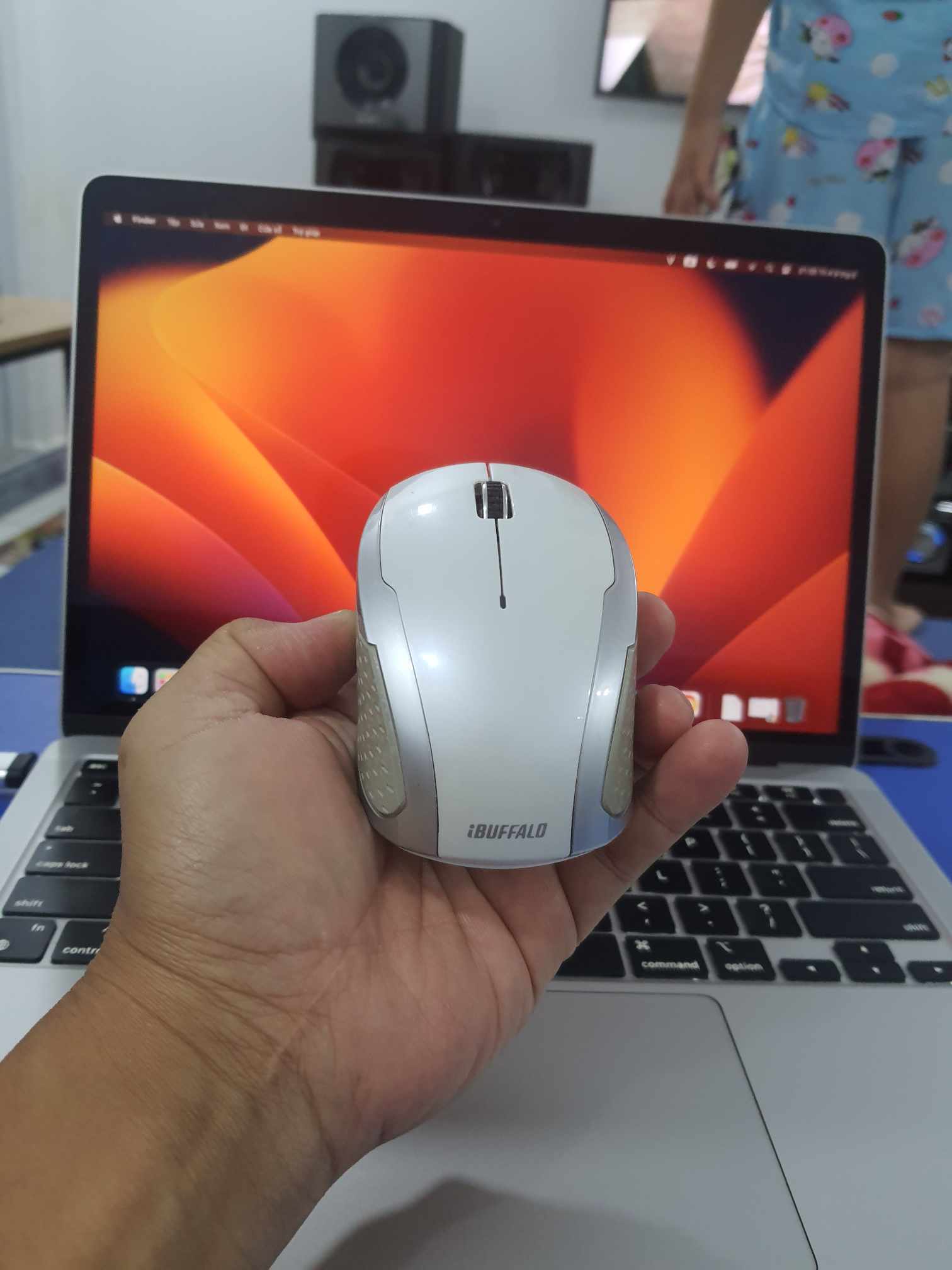 Chuột không dây Buffalo chuyên dùng cho Macbook hàng nhật chính hãng trưng bày siêu thị thanh lý