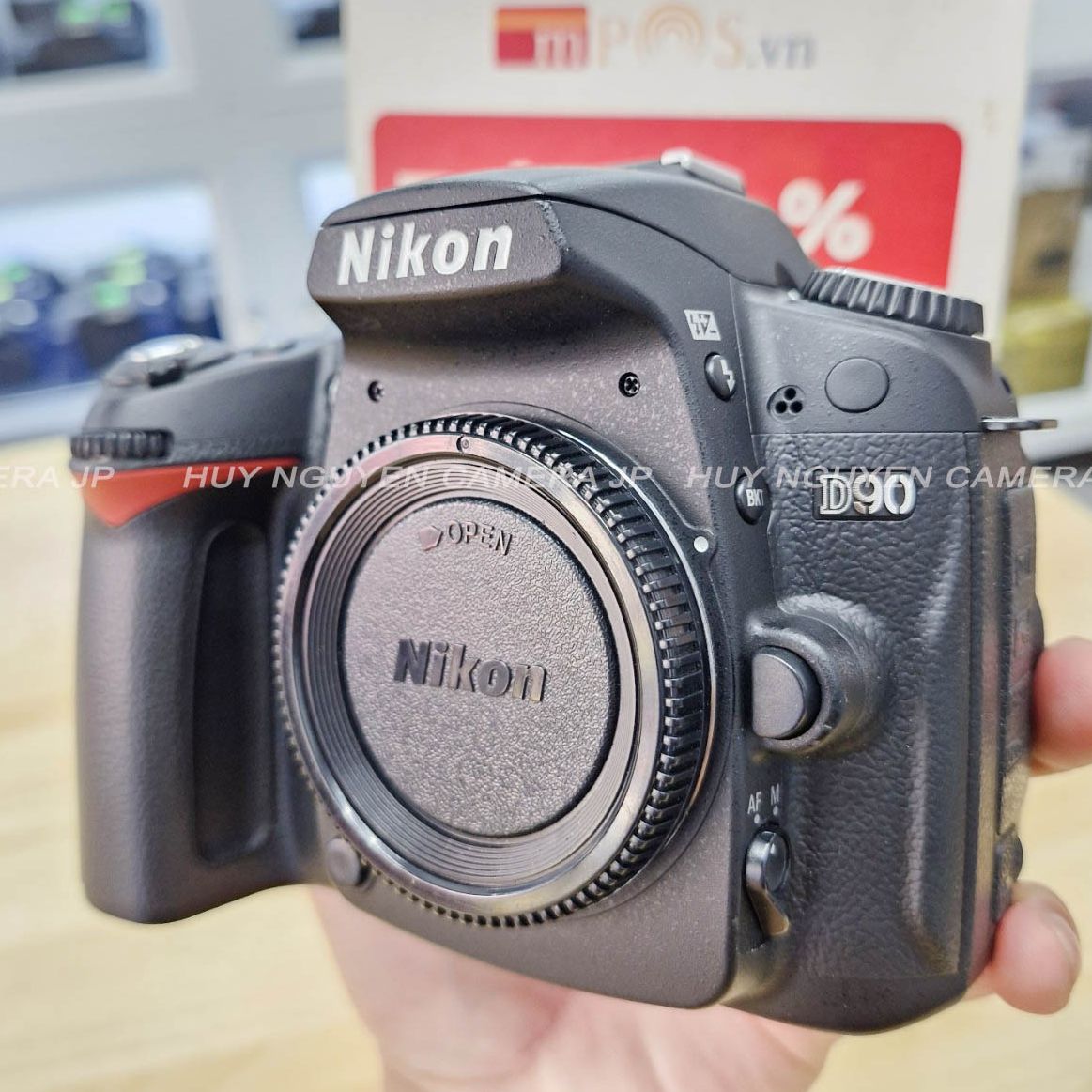 Sale xả kho !! máy ảnh nikon d90 rất đẹp và ống kính 35 70 af lấy nét tự động .