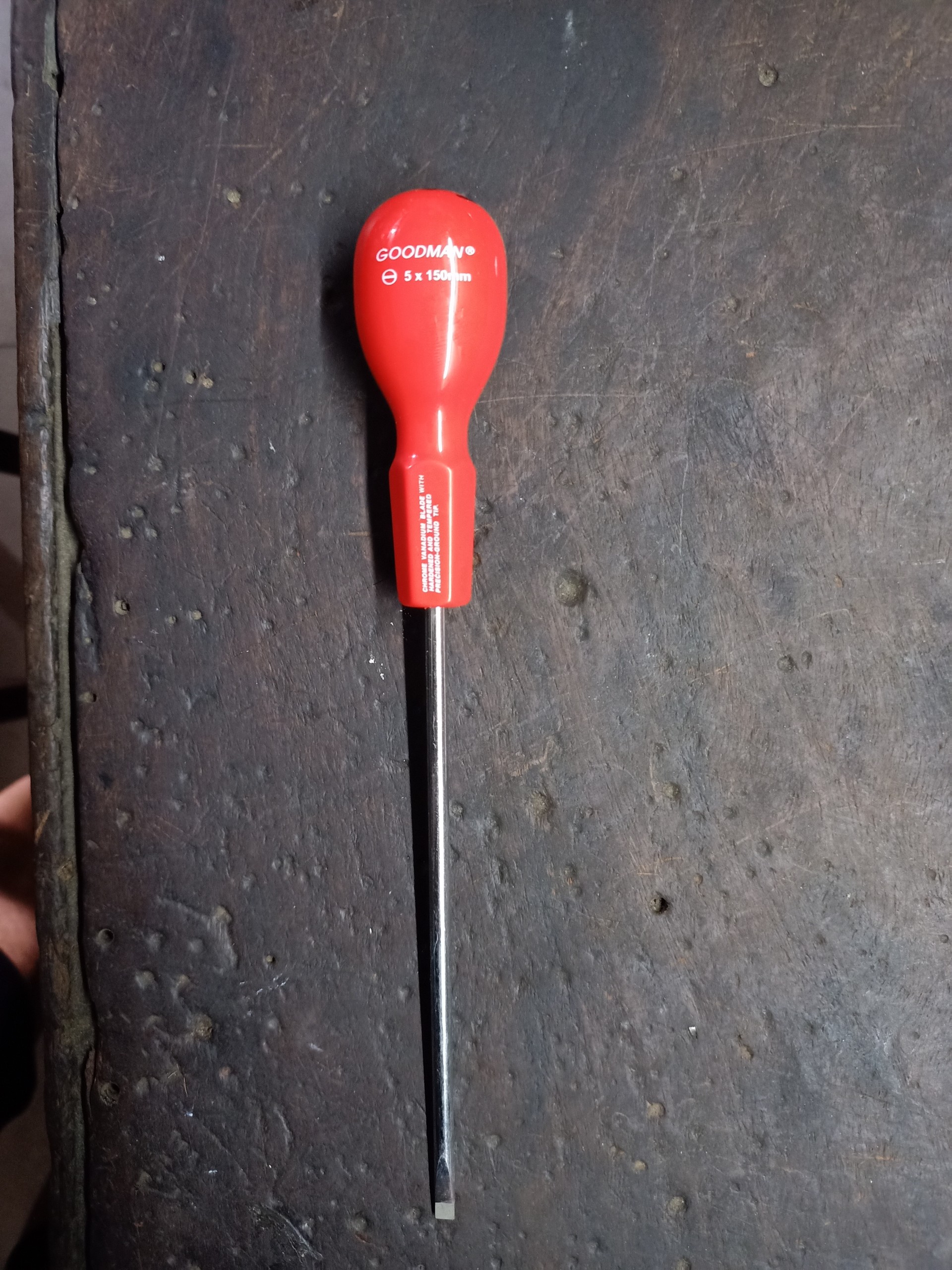 Tua vít dẹp cán đỏ goodman 5ly x 150mm