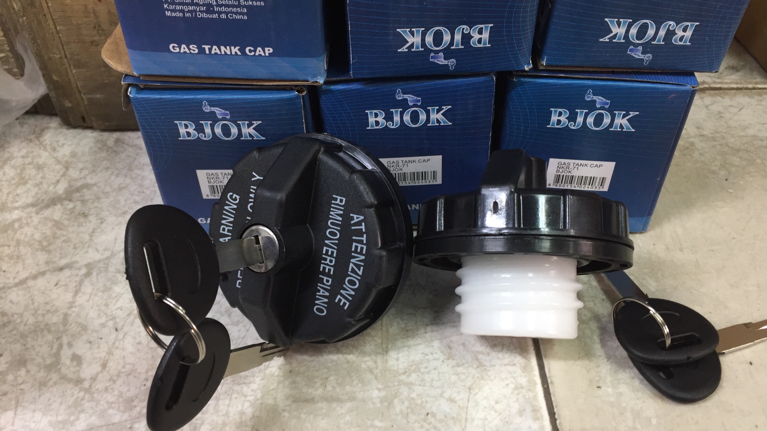 Nắp thùng dầu xăng Nắp thùng nhiên liệu Kia K3000 k2700 k165 k125 Hyundai 3.5 tấn HD72 HD65