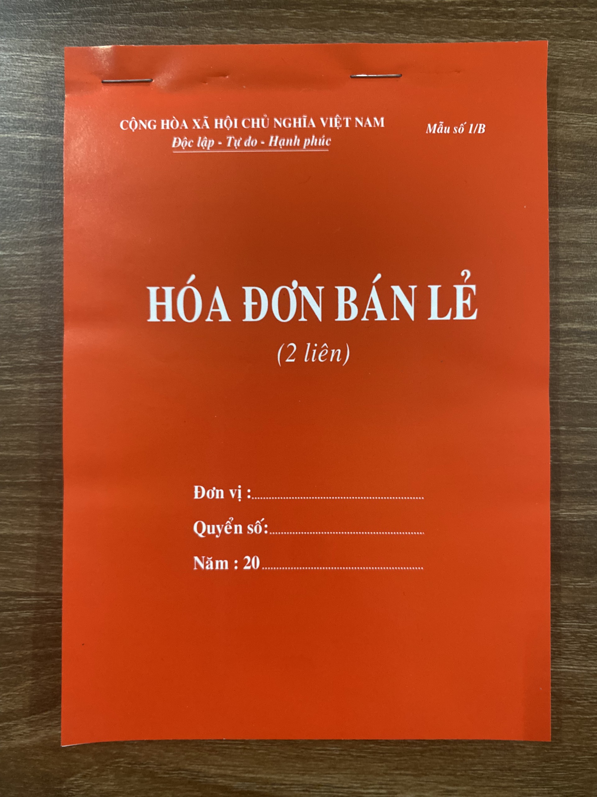 Hóa đơn bán lẻ 2 liên A5 giấy carbon đẹp loại dày 100 tờ/ quyển
