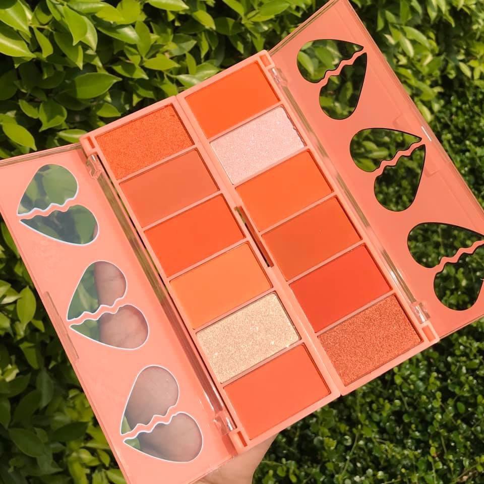 Má Hồng kIss Beauty 6 ô Trái Tim kèm bắt Sáng Highlighter.