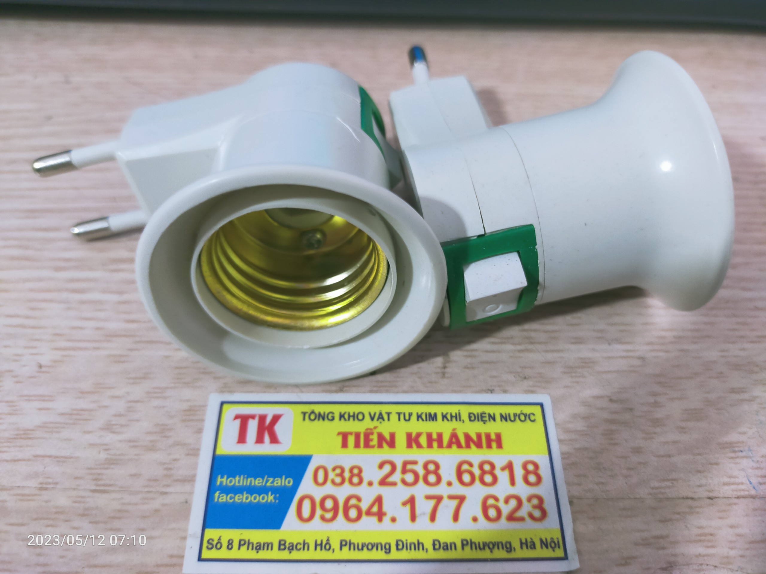 Đui đèn xoáy e27 có công tắc an toàn tiện lợi, cắm mọi ổ điện giá rẻ . đui liền công tác