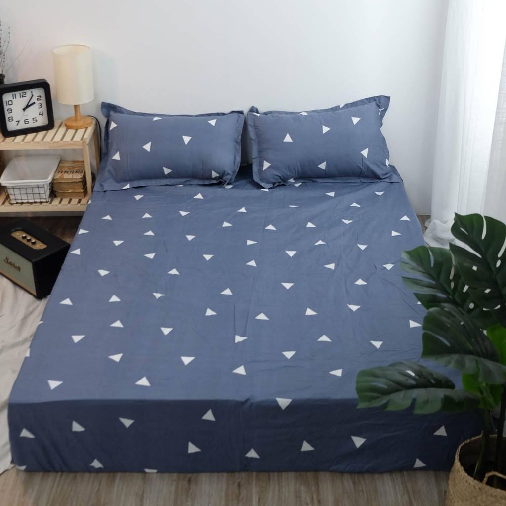 Bộ ga và vỏ gối đủ 3 món 1 ga chun và 2 vỏ nằm mẫu Tam Giác ghi