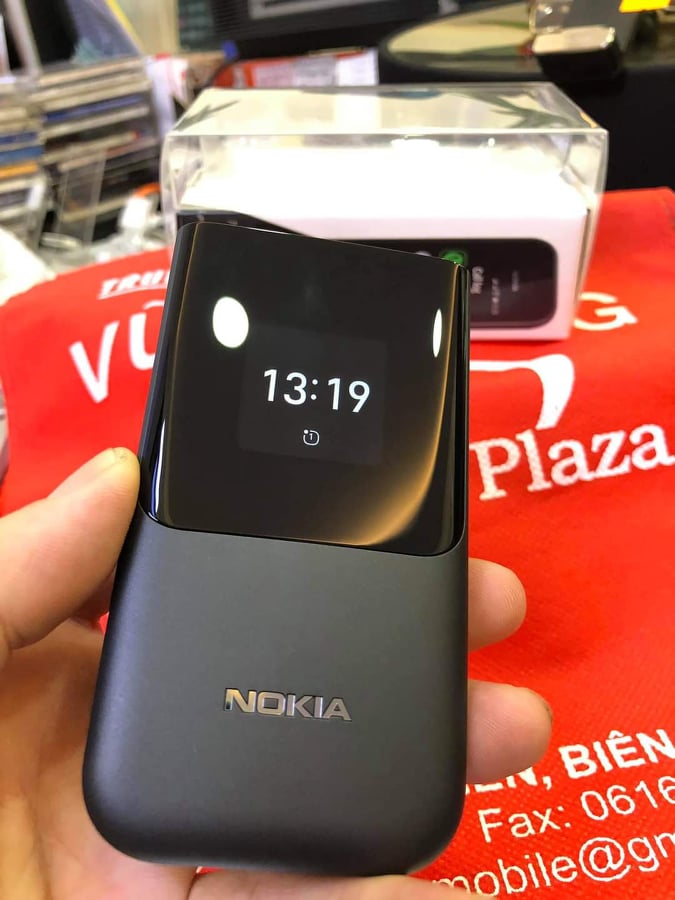 Điện thoại no.kia nắp gập, nokia 2720, kiểu dáng mỏng đẹp, loa to pin bền, bh 12 tháng