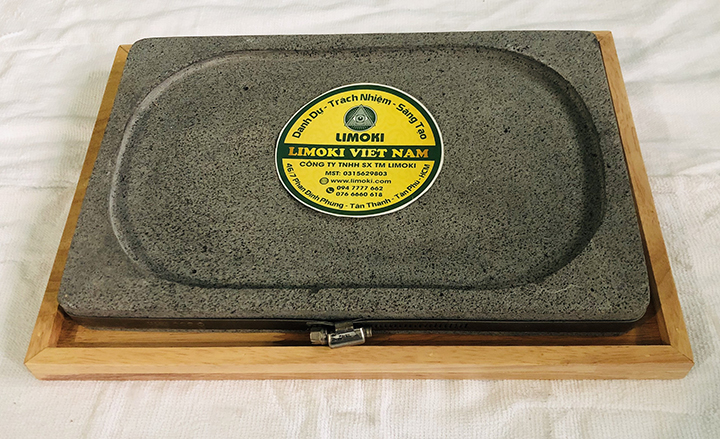 [HCM]Đá Nướng Thịt Núi Lửa Hình Chữ Nhật Kèm Khay Gỗ