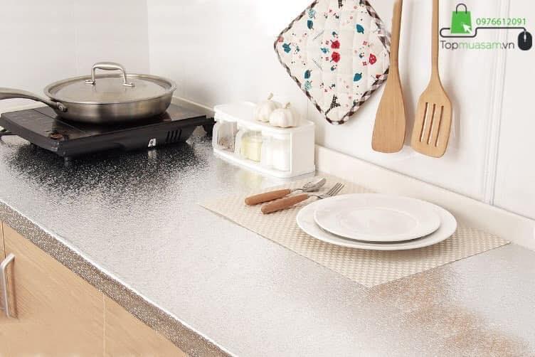 Cuộn 1m/2m/3m/5m/10m decal giấy dán bếp cách nhiệt bạc khổ 60cm keo sẵn Dễ dáng sử dụng
