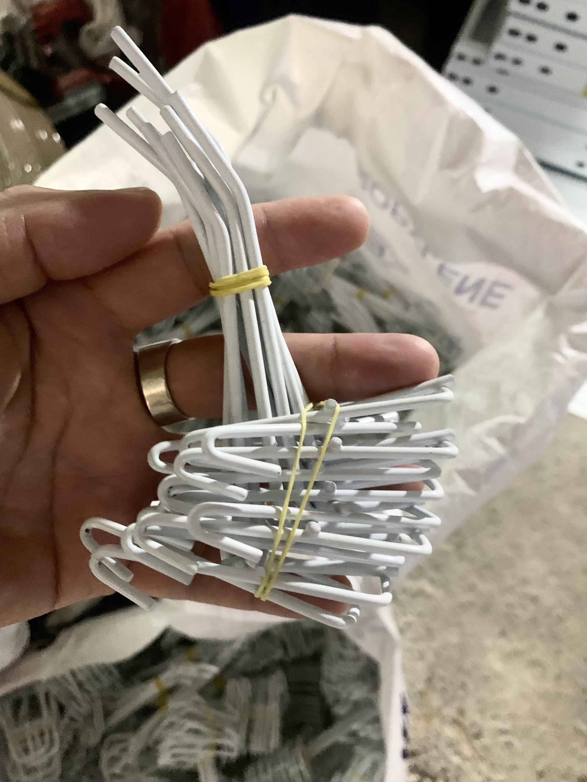 Combo 50 Móc cài lưới, tay treo đồ sơn tĩnh điện Trắng hoặc Đen