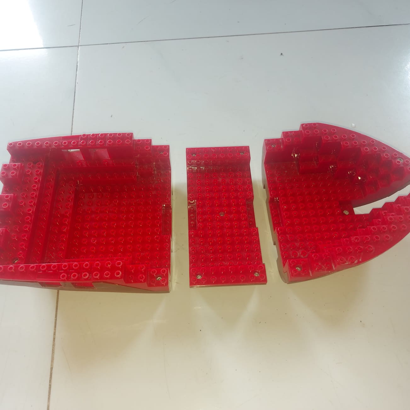 Tàu lego nâu đỏ cở lớn