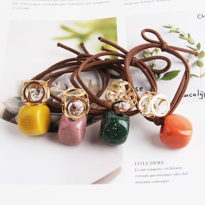 Dây cột tóc đơn giản dây nâu đính họa tiêt vuông. dây cột tóc kiểu hàn quốc dễ thương.