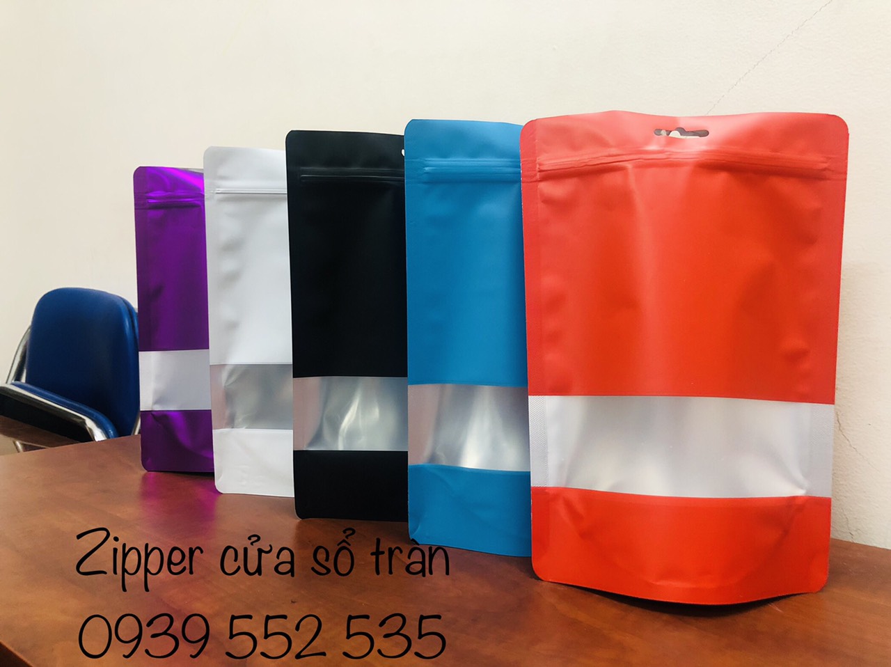 1kg - túi zip cửa sổ tràn, có nhiều màu
