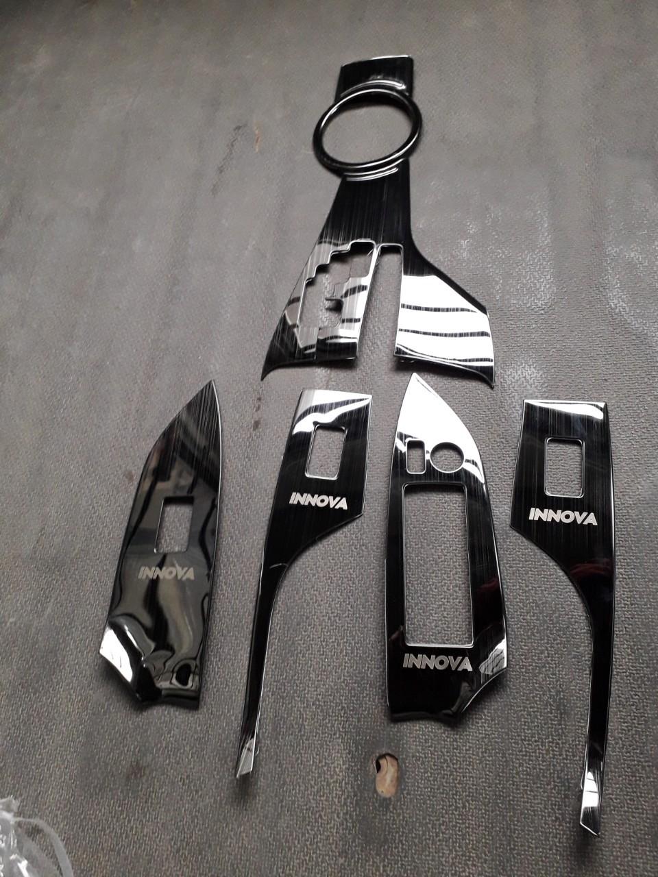 Bộ ốp nội thất TITAn 5 chi tiết xe Toyota Innova Form 2017 đến 2021 số tự động