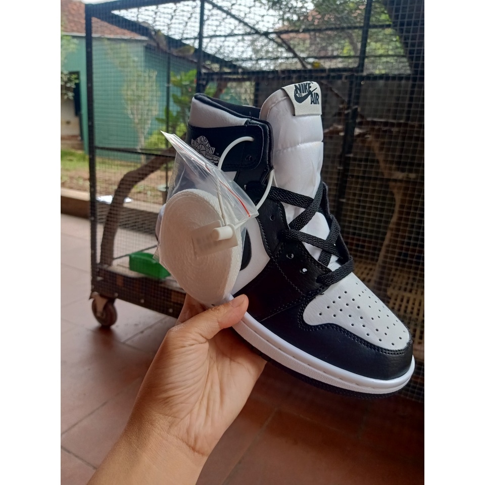 Giày Thể Thao Jordan⚡️Siêu Rẻ⚡️ cao cổ Đen Trắng