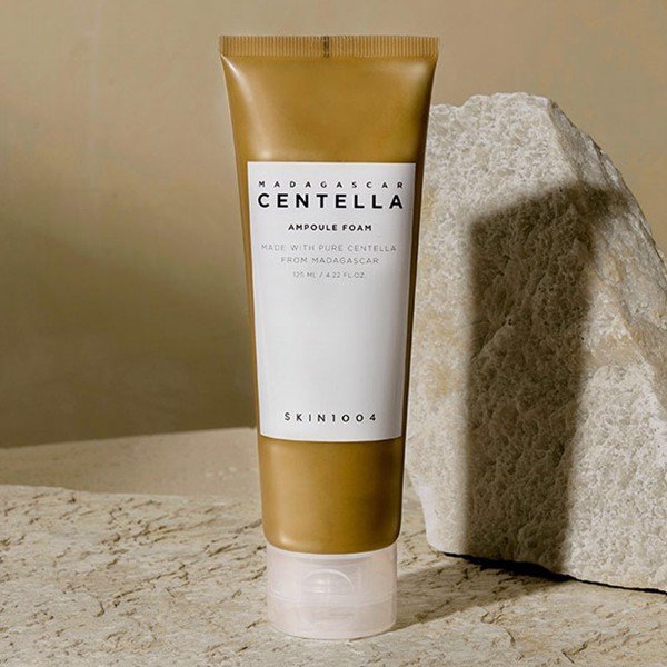 Sữa rửa mặt rau má skin1004 madagascar centella ampoule foam 125ml