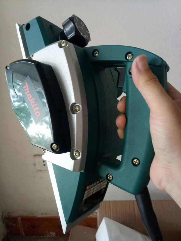 Máy bào gỗ makita kp0800