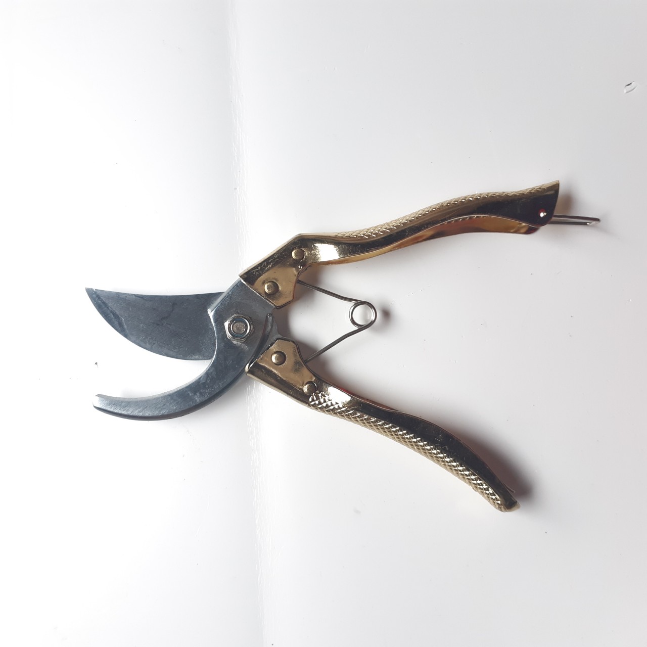 Kép cắt cành tỉa cây - MITUHOME - Kéo được làm bằng thép hợp kim cứng rất sắc bén