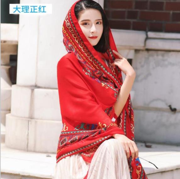 Khăn choàng thời trang thổ cẩm đỏ