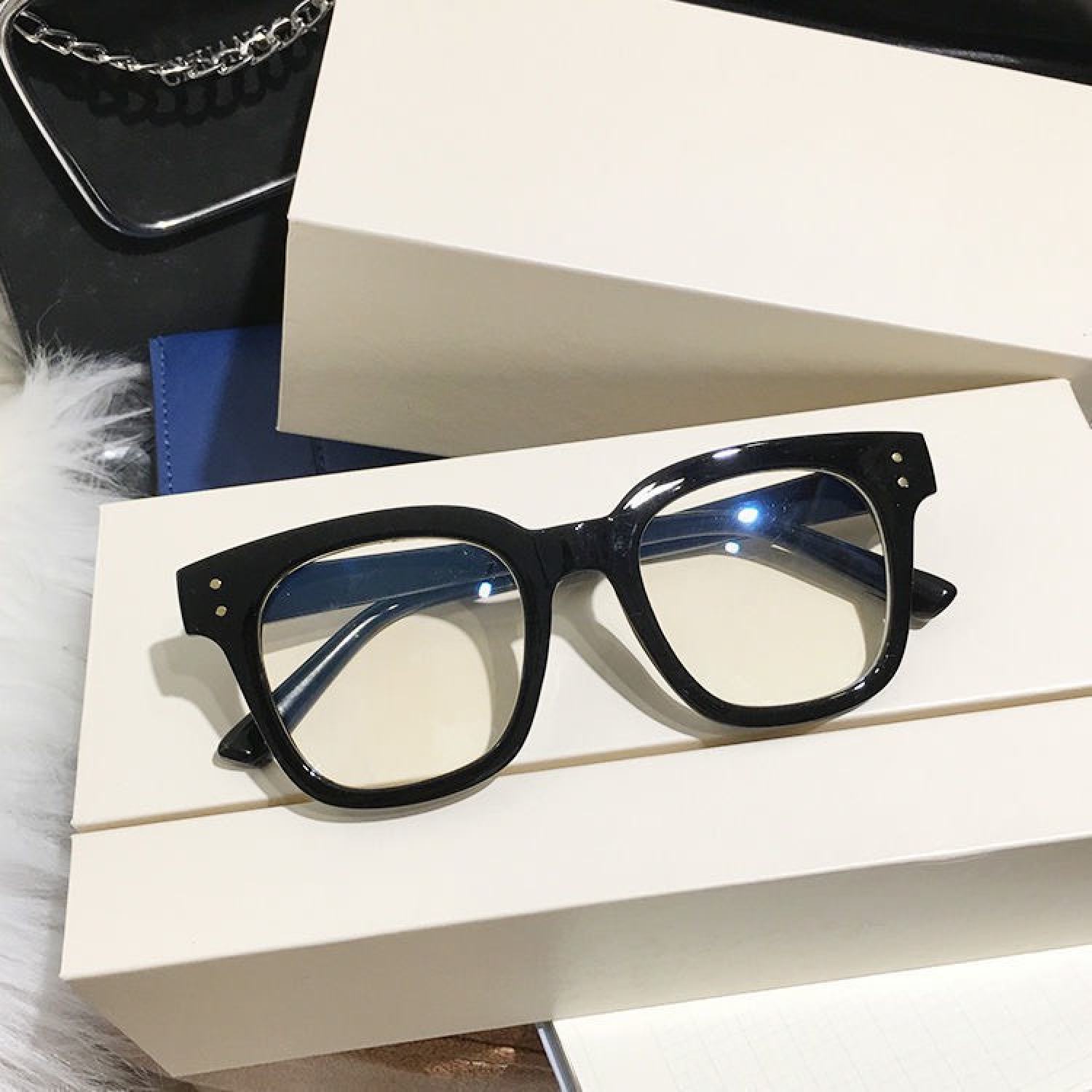 Mắt kính gọng vuông chữ V Thời Trang EYEGLOW, mắt kính không độ hai chấm hot trend chống ánh sáng xanh và tia UV400