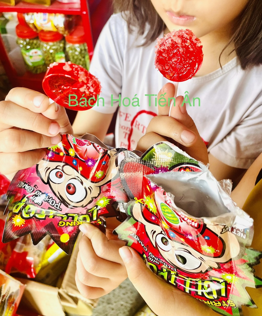 Combo 2 Bịch kẹo Mút Nổ Striking Lollipop HongKong dâu tây và dưa hấu 13,8g/bịch