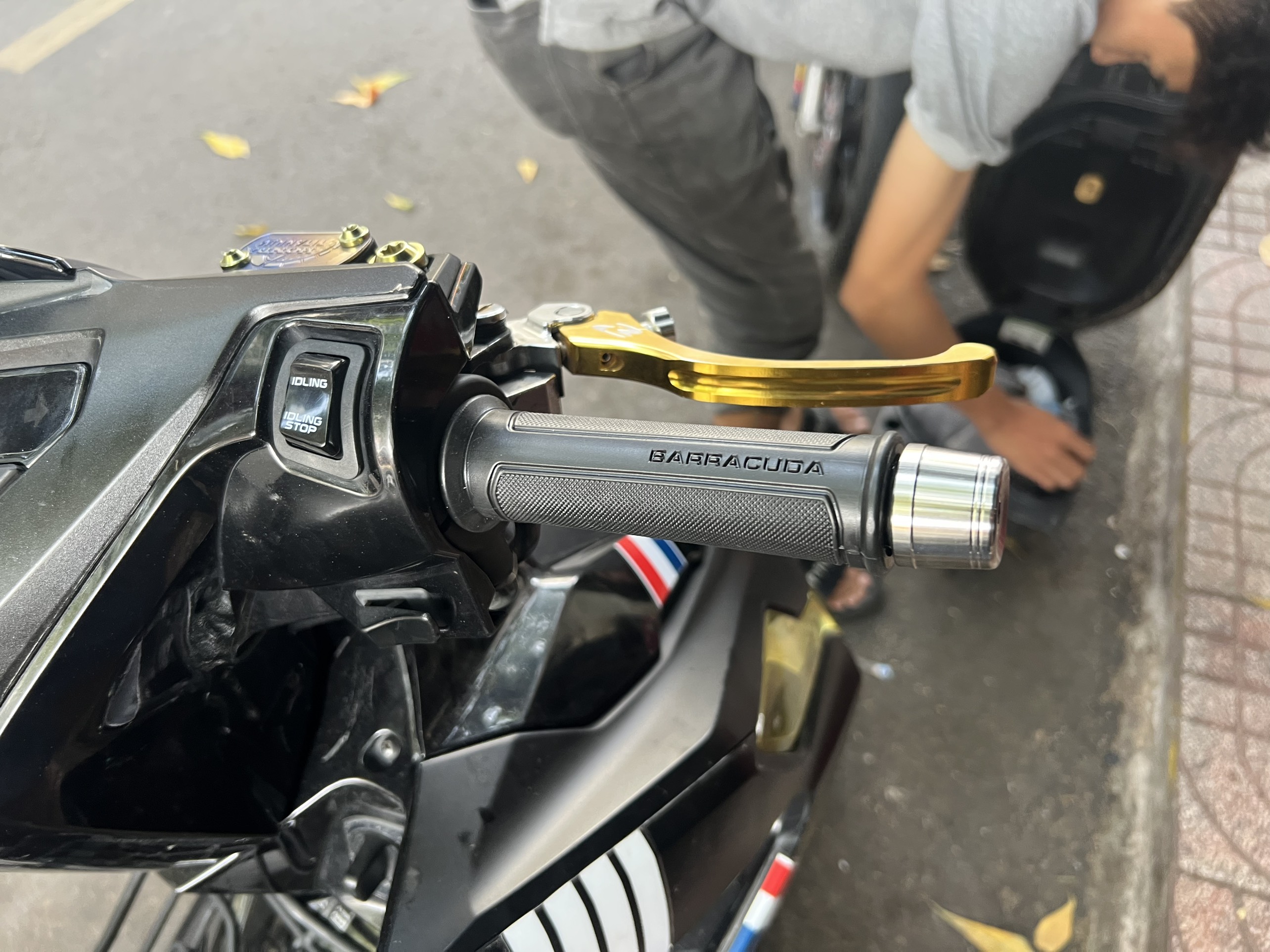 [HCM]BAO TAY XE MÁY BARRACUDA REAL