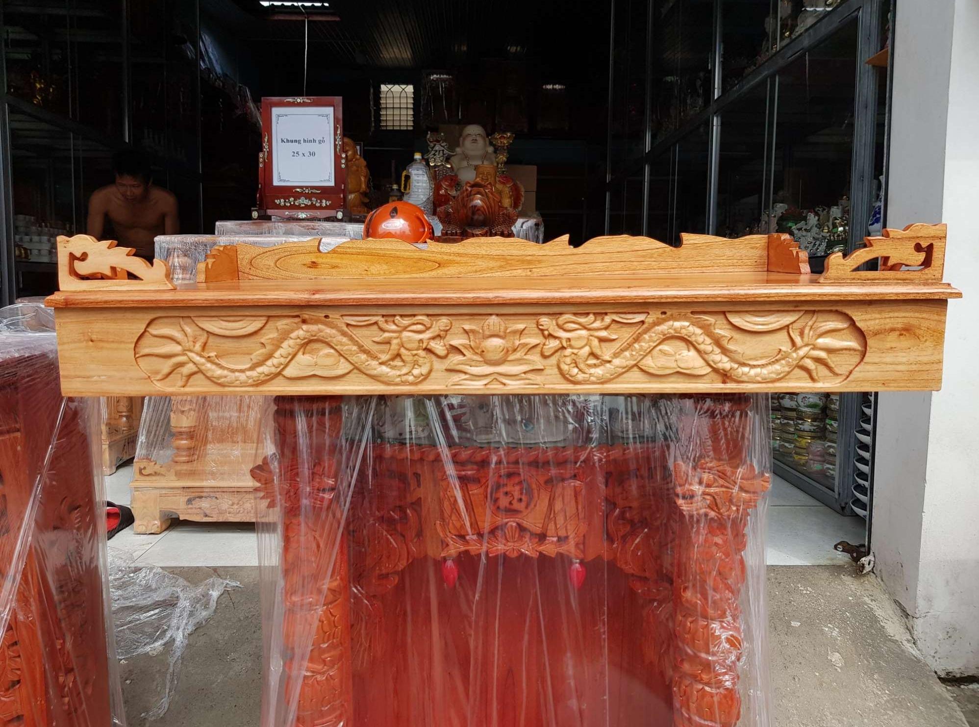 Bàn thờ treo tường gỗ xoan ngang 80 cm