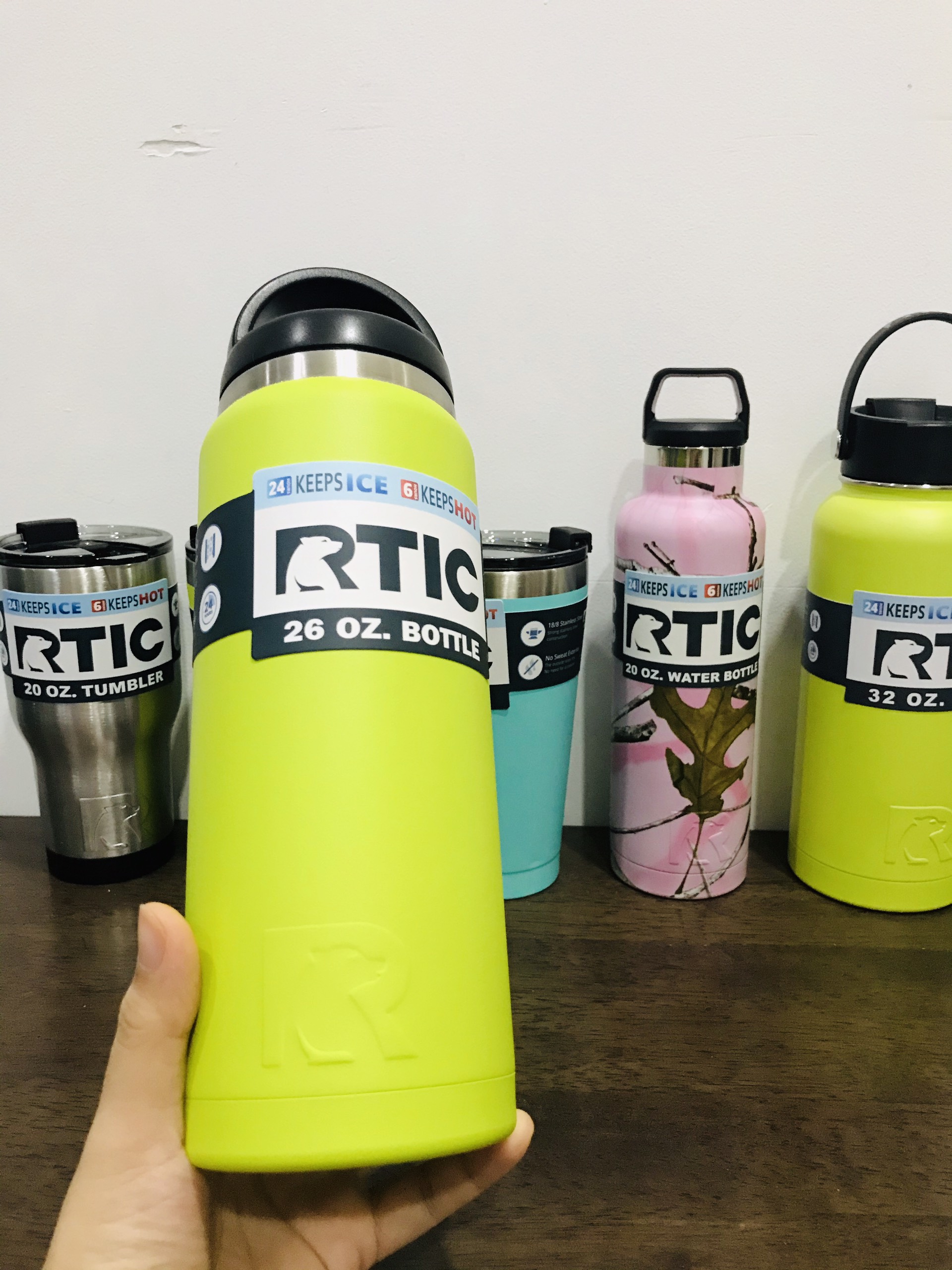 Bình giữ nhiệt rtic bottle 26oz - giữ đá 24h, giữ nóng 6h - hàng mỹ chính hãng - thép không gỉ, nắp vặn kín - màu xanh lá