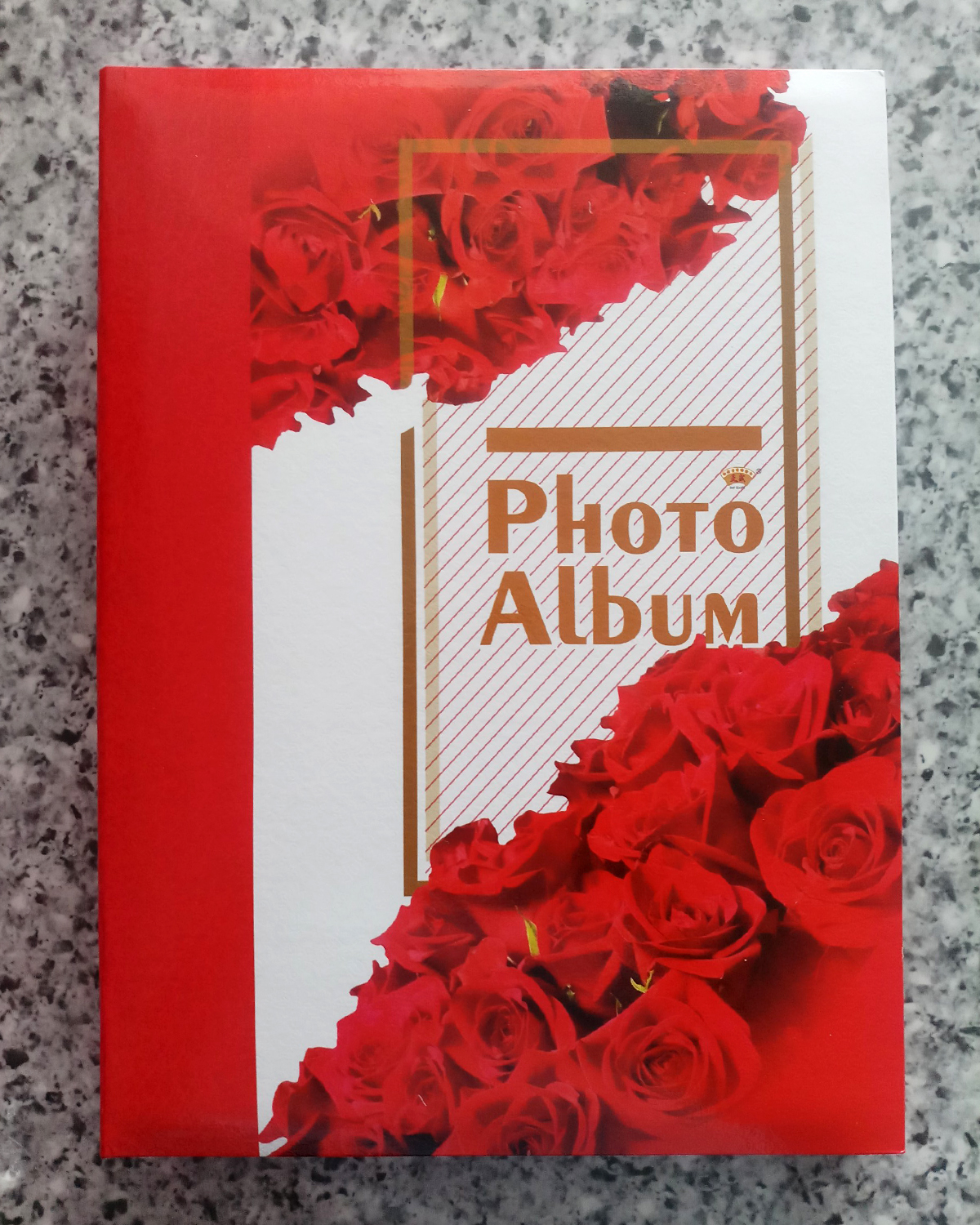 Album đựng hình 15x21 (104 hình). Giao màu album ngẫu nhiên.