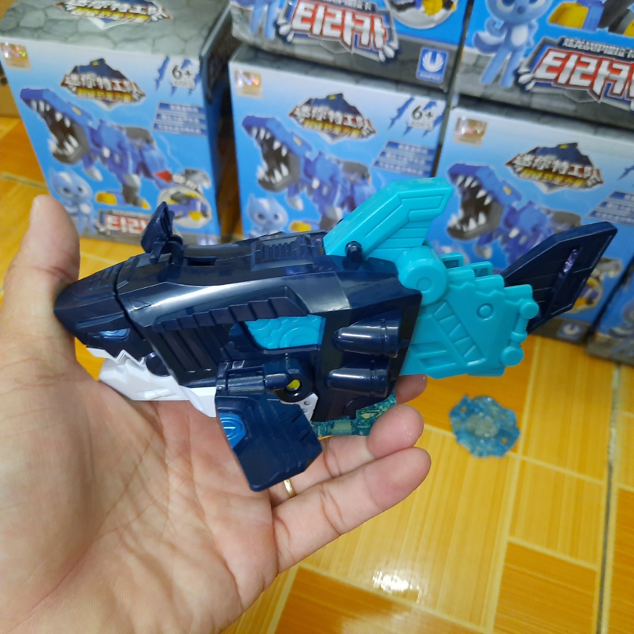 Mô hình biệt đội siêu nhân nhí miniforce Khủng long Megalodon cá mập & Siêu nhân Volt