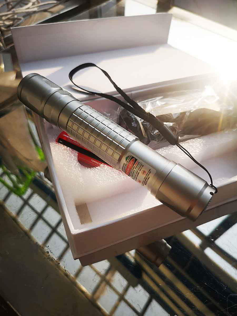 [HCM]Đèn Laser Laze Công Trình 015 Vỏ Bạc Tia Xanh Lá Nút Bấm Sau Đuôi Siêu Bền