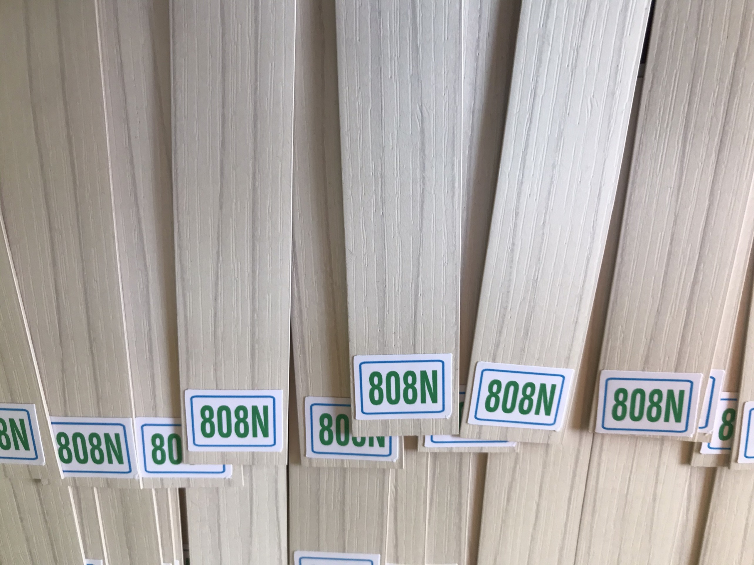 Mua Cuộn Xốp Bọc Cạnh Bàn 2M - Dây Cao Su Che Bịt Cạnh Bàn, Ghế An Toàn Cho  Bé - Yeep