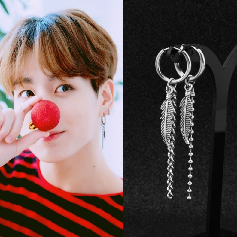 Khuyên tai Jungkook bông tai kẹp tua rua hình lá