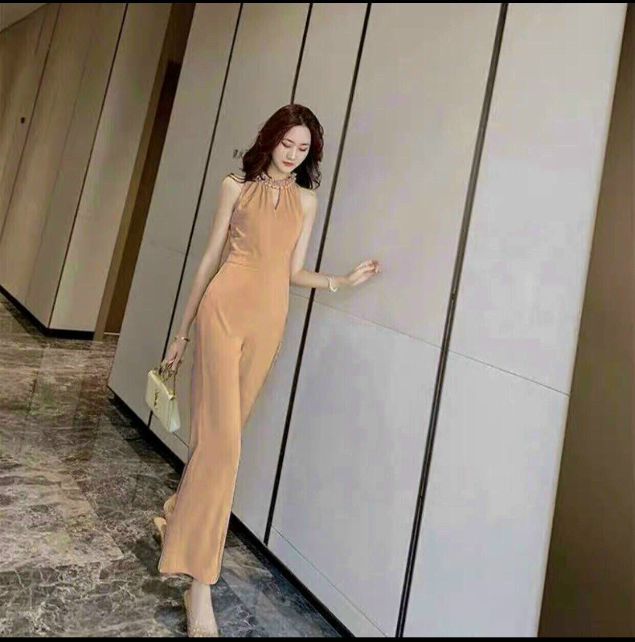 Jum cổ yếm kết cườm quần ống rộng