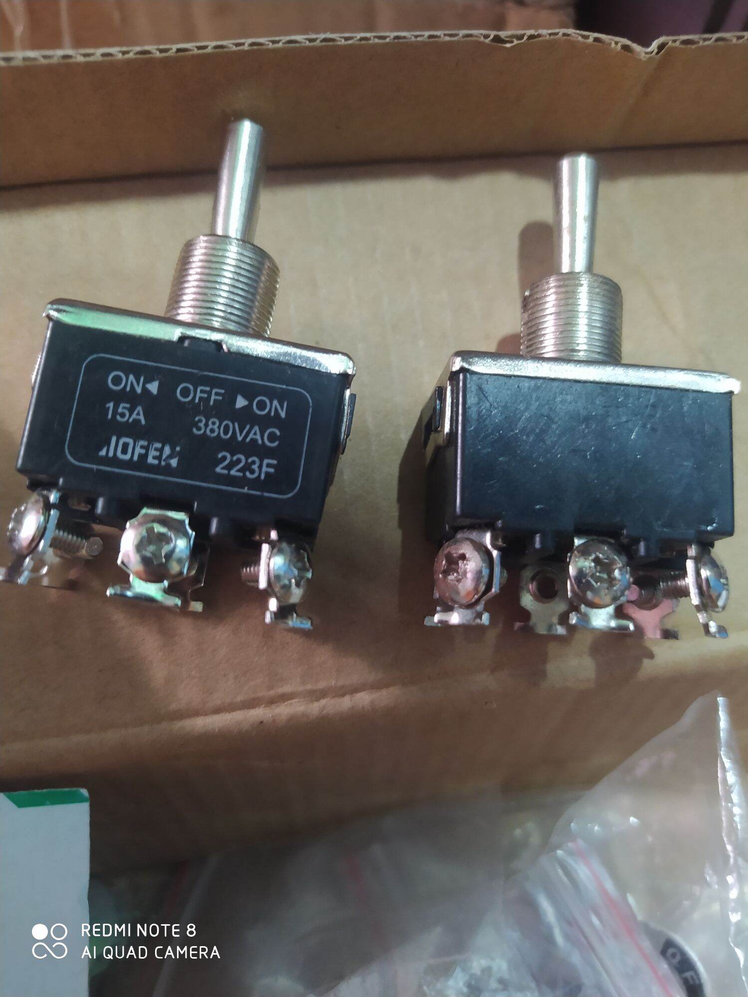 Công tắc gạt 6 chân 3 chế độ tự nhả 15a 250v