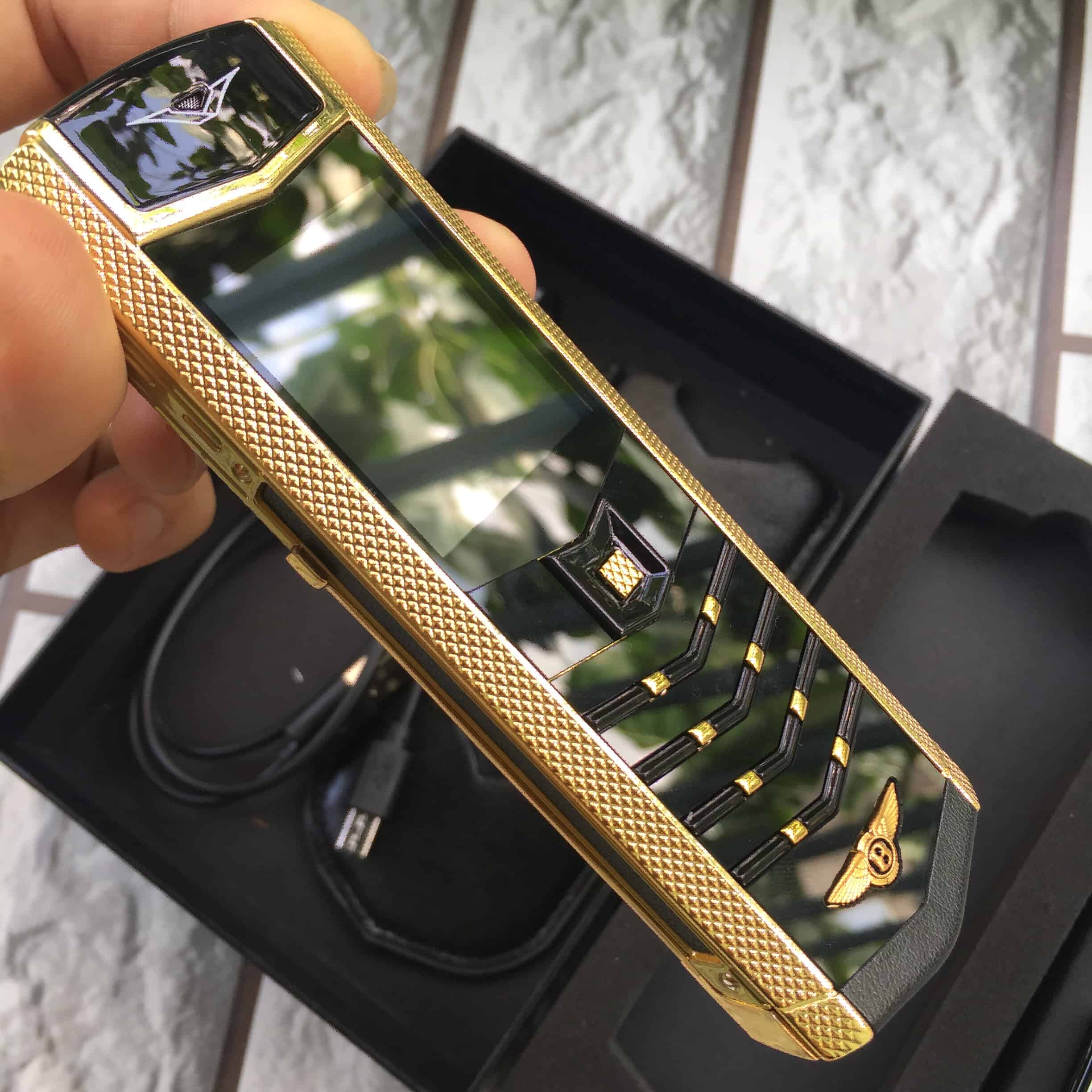 Điện thoại vertu v9 giá rẻ lưng da 2 sim mới fullbox +tặng bao da