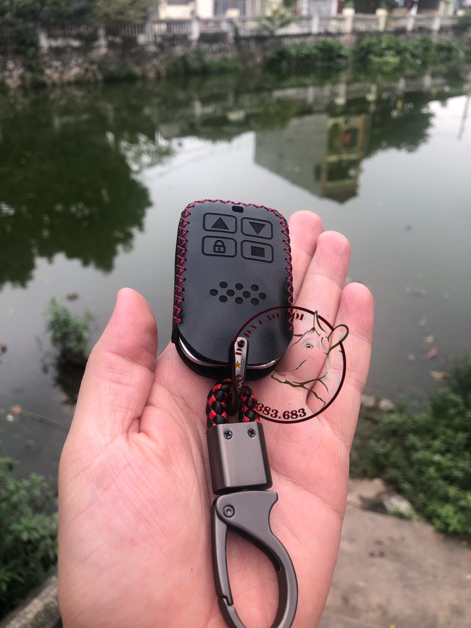 Bao Da Chìa Khóa Bảo Vệ Cửa Cuốn, Khắc Tên Và Số Điện Thoại Chủ Nhân, Da Bò Rất Nhiều Màu Sắc