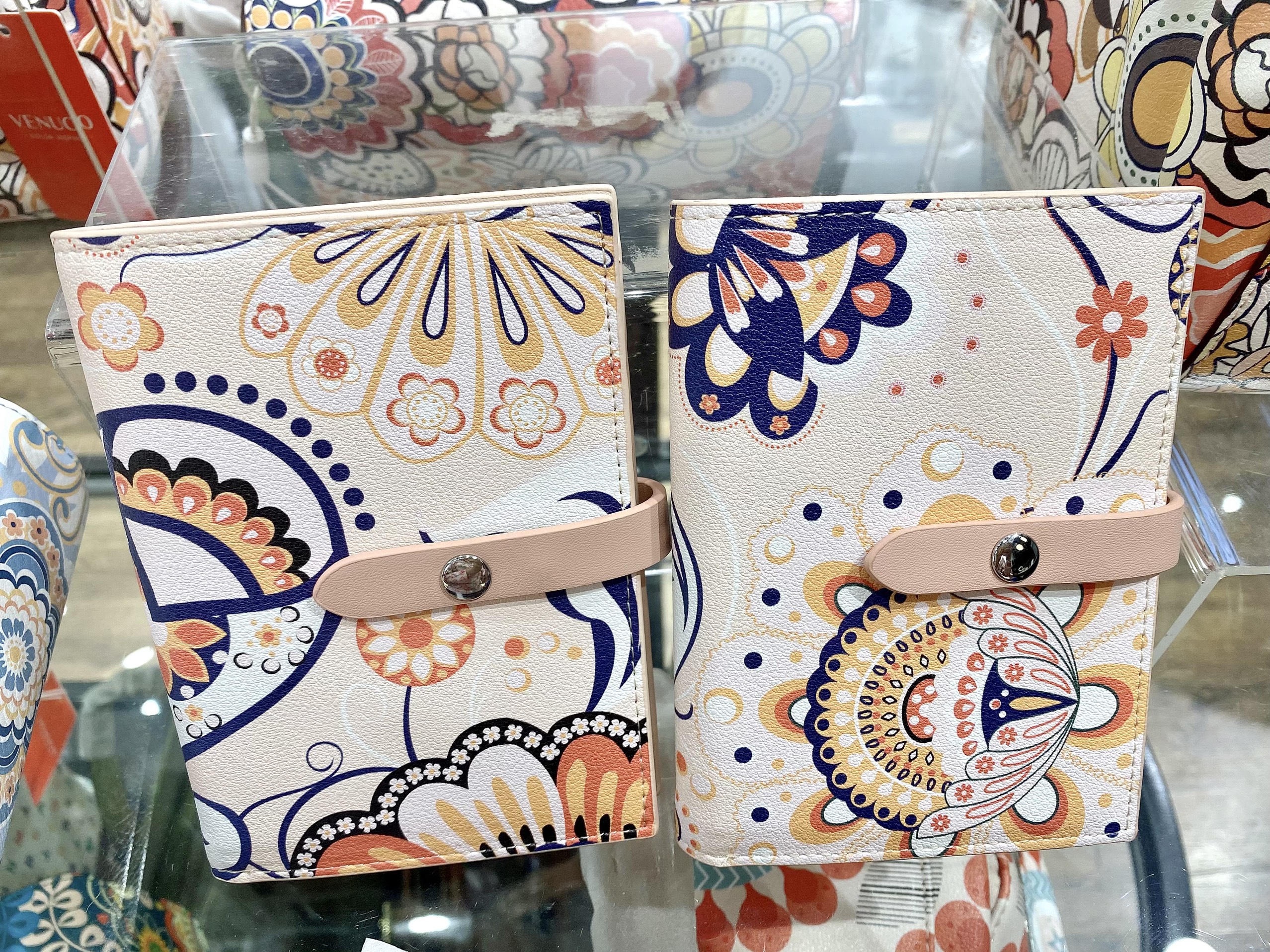 Ví mini cầm tay 2 nấc họa tiết chính hãng Tây Ban Nha Venuco Madrid M68