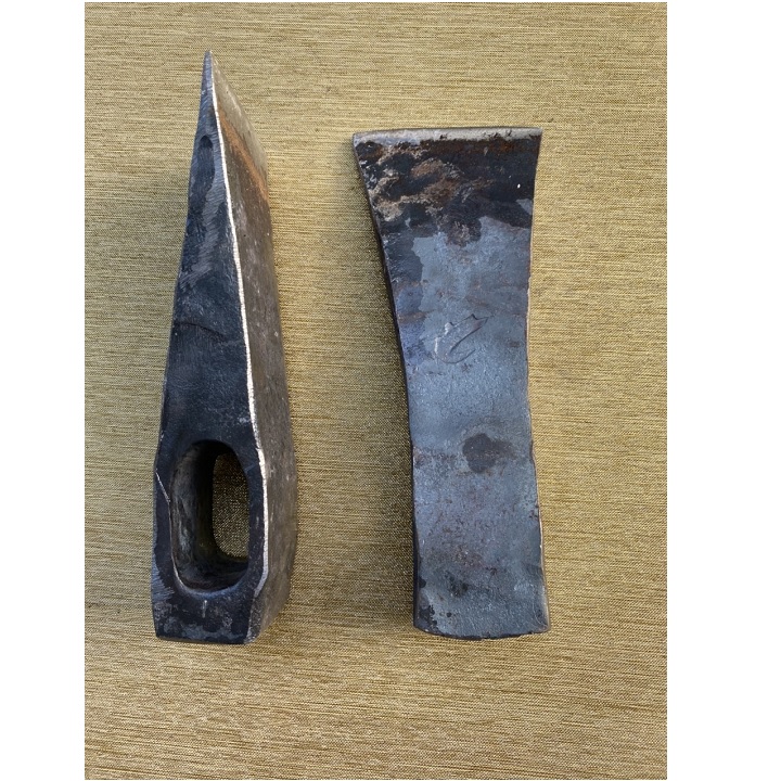 Lưỡi rìu thép bổ củi chặt cây, đi rừng