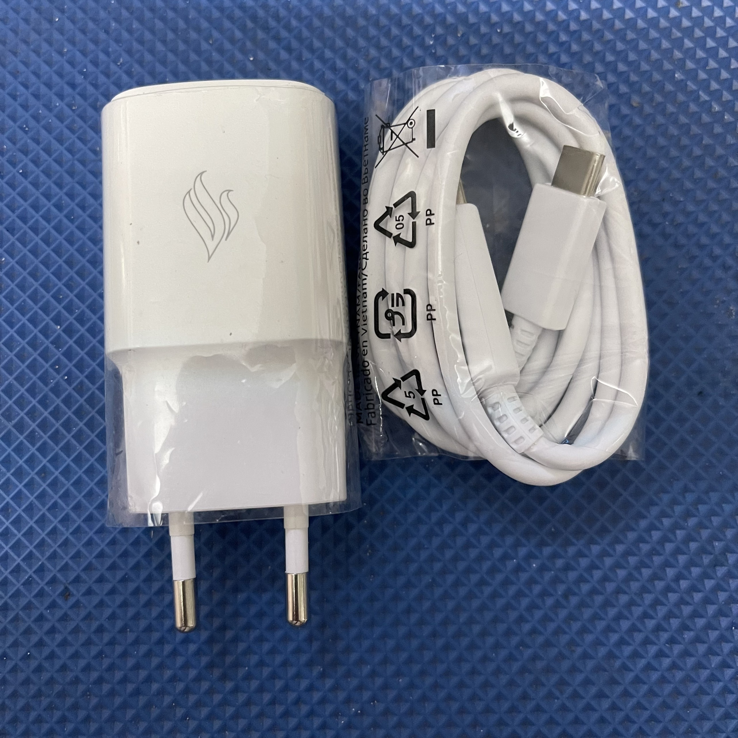 Bộ cáp sạc điện thoại Vsmart chính hãng - Bảo hành 6 tháng