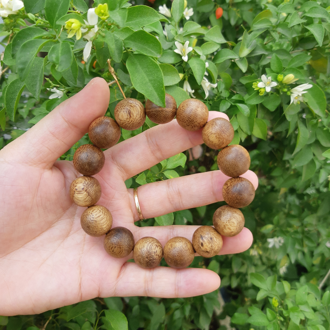 Vòng tay trầm hương phong thủy dành cho nam 14ly 15 hạt 100% trầm tóc tự nhiên mang lại may mắn bình an và tài lộc cho người đeo