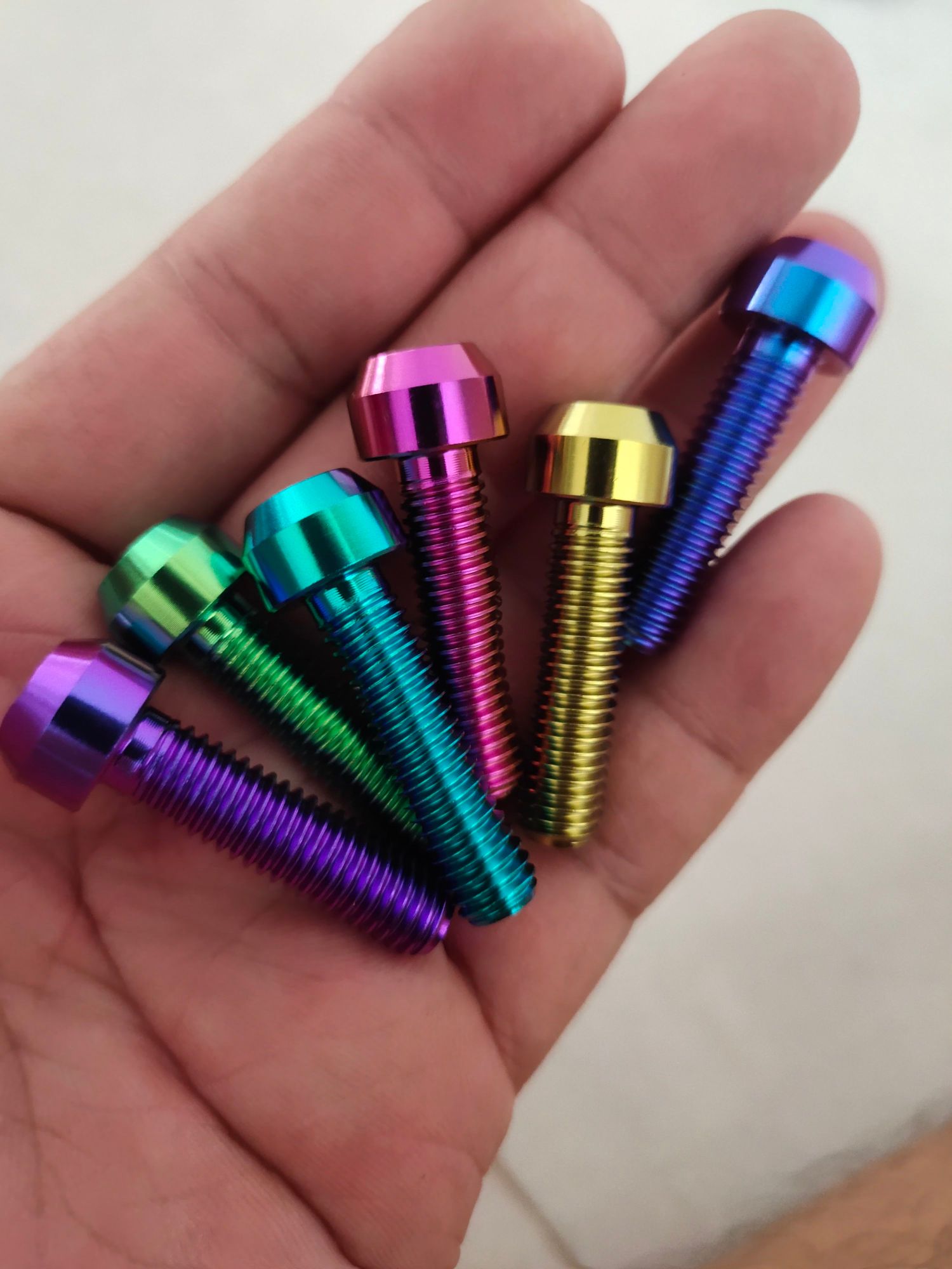 ốc titan gr5 8li30 trụ xanh lục bảo