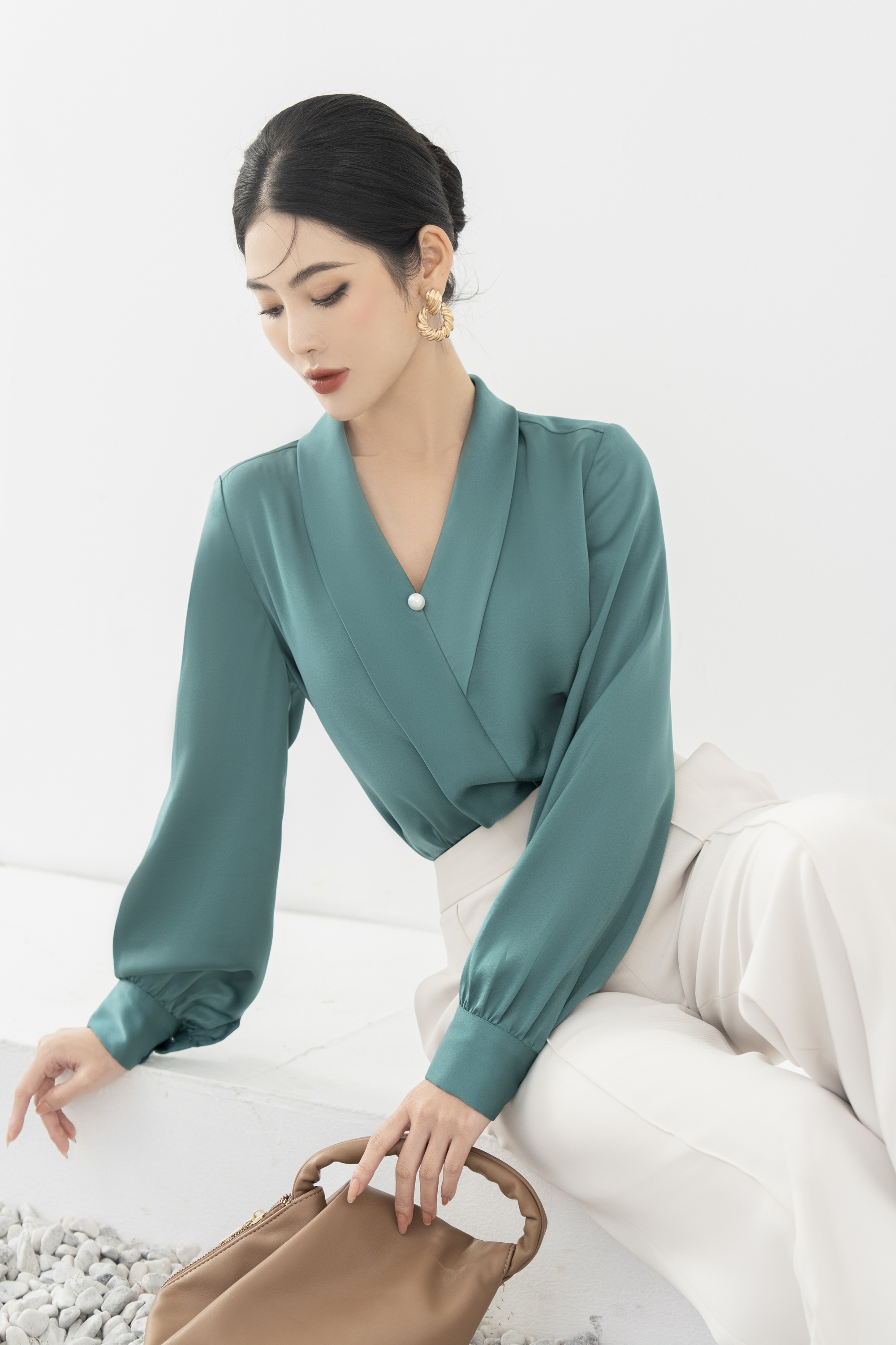 Áo sơ mi nữ cổ sam lệch dáng công sở thời trang by lemia design - la2211