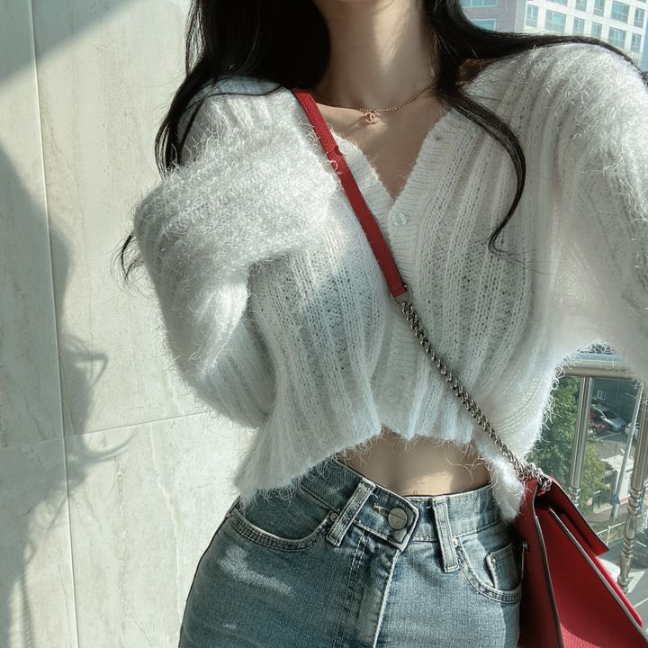 Áo len nữ dáng croptop tay loe dài lông vũ mềm mịn mẫu mới 2022