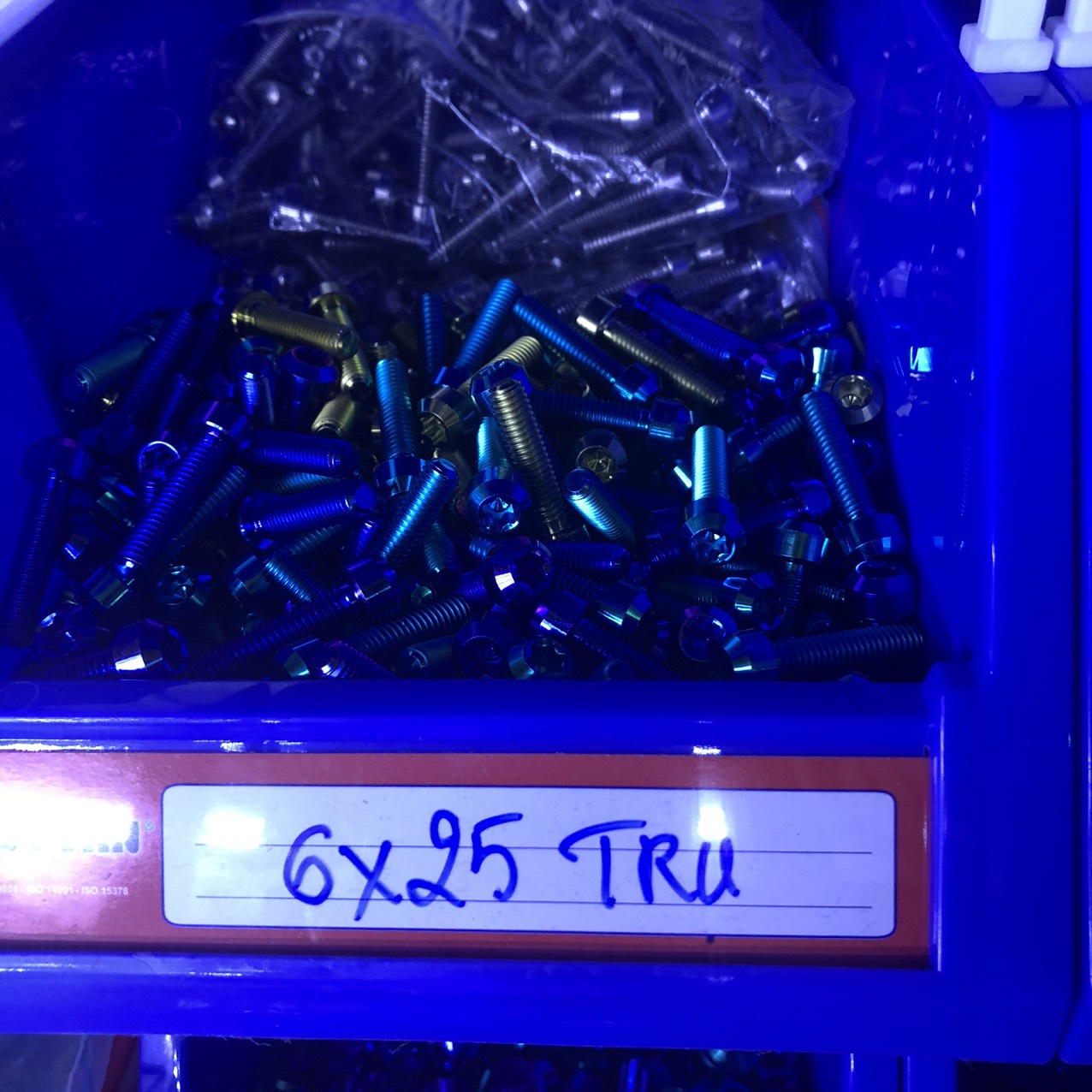 Ốc trụ titan gr5 6li25 đến 6li45 đủ size