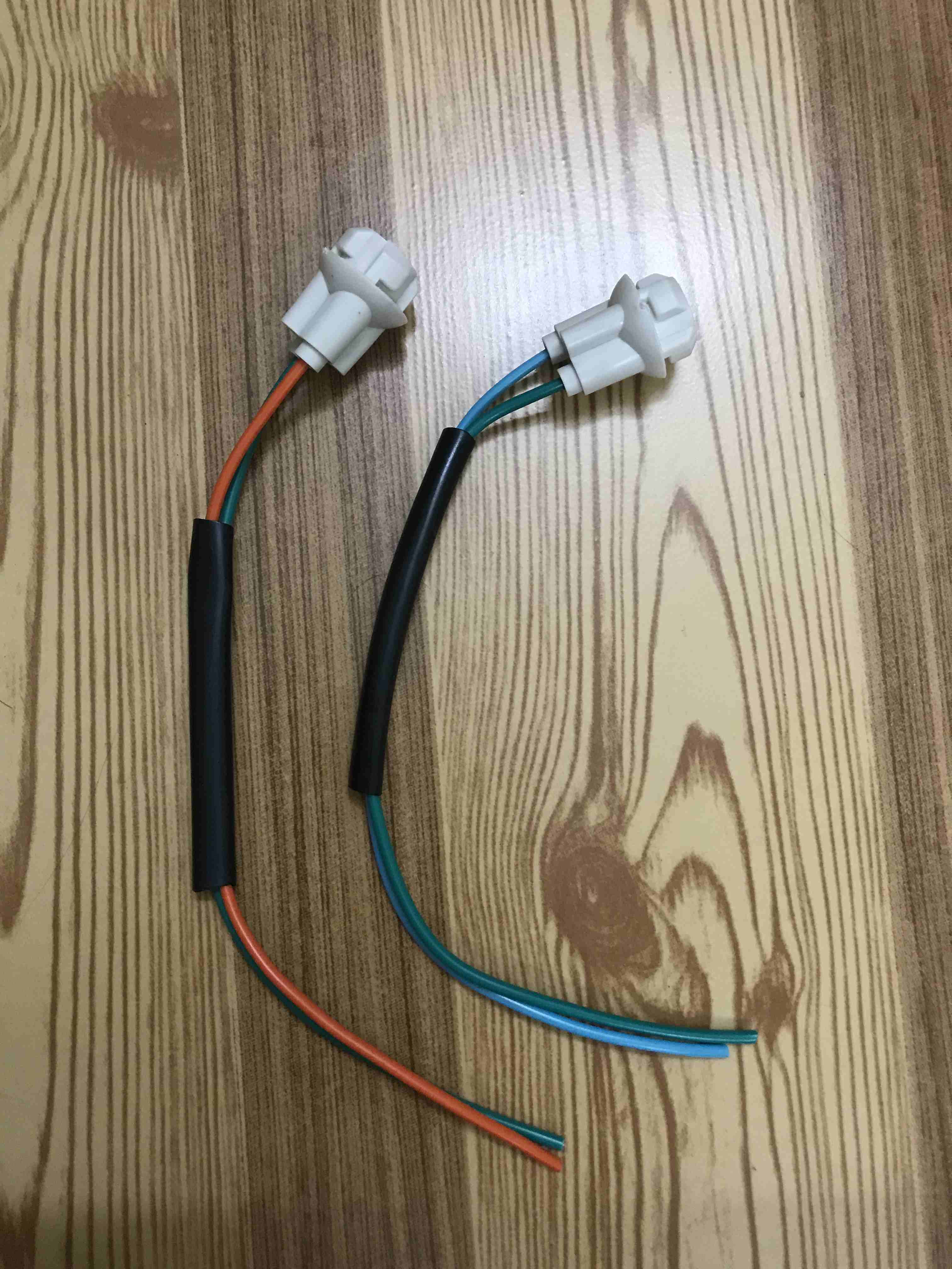 [HCM]Đuôi giắc cắm trắng đèn demi xi nhan xe máy ô tô chuẩn T10 ( 1 cặp )