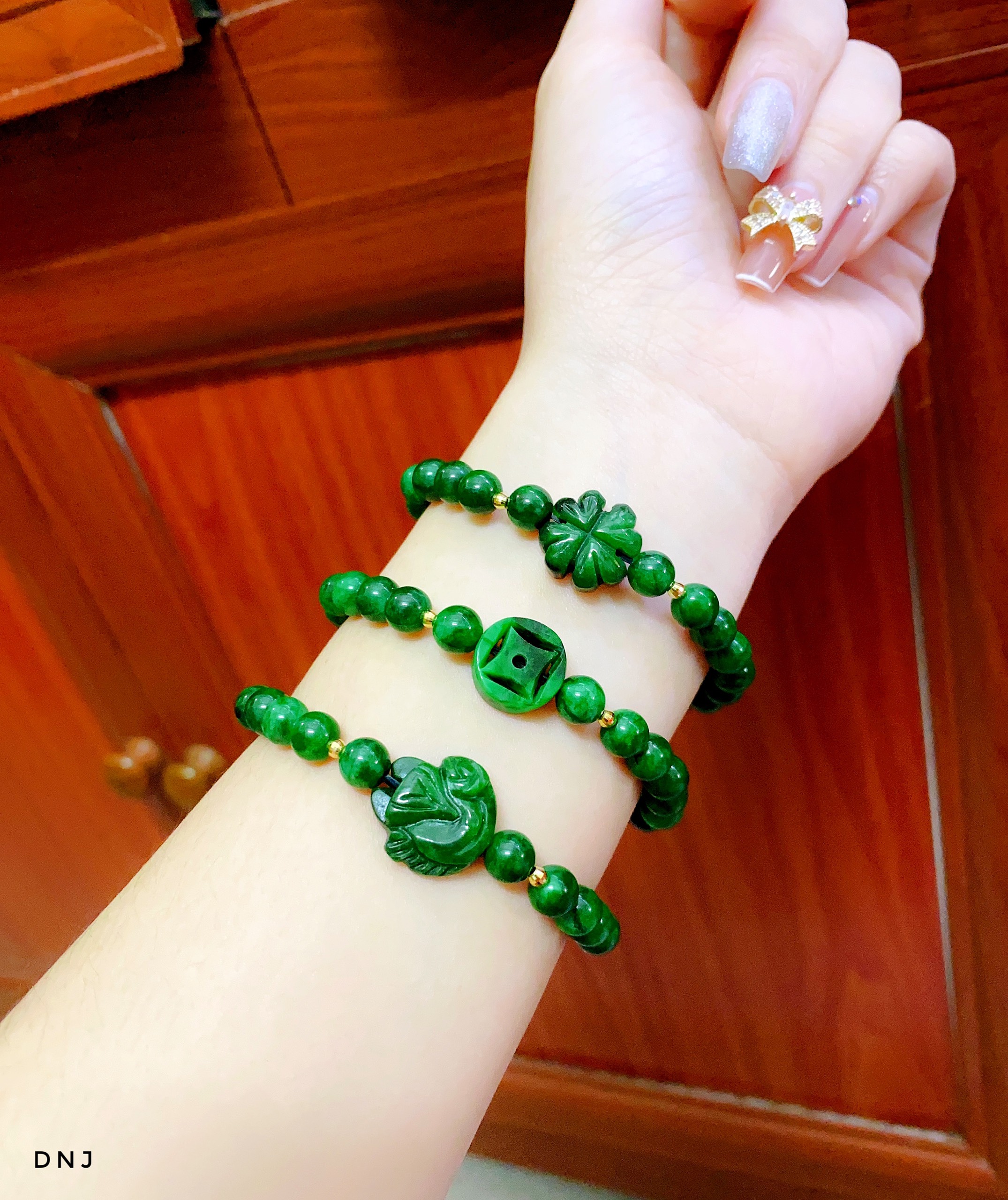 Vòng tay ngọc cẩm thạch sơn thủy thiên nhiên phối charm