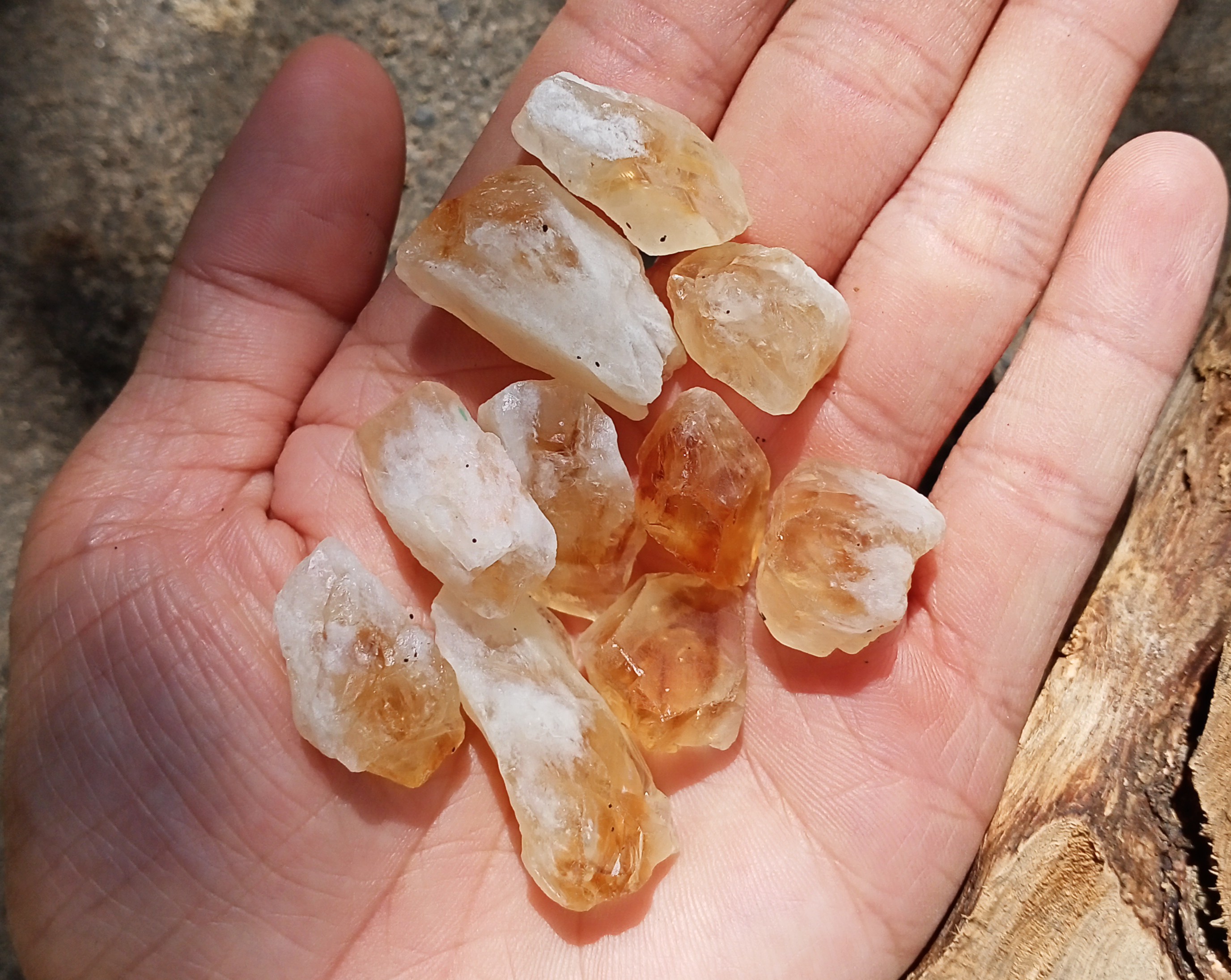 Viên thạch anh trắng x vàng