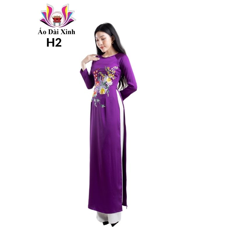 Bộ áo dài truyền thống tằm ướt thêu, cổ tròn, tay dài.